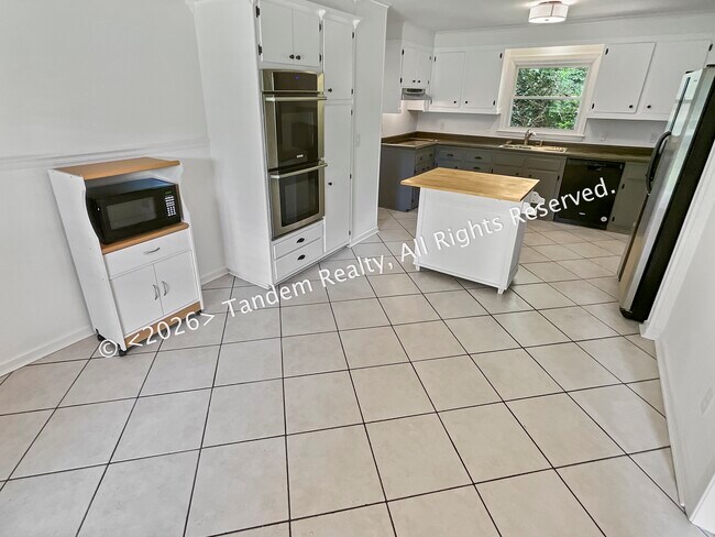 Foto del edificio - 406 Ritchie Dr