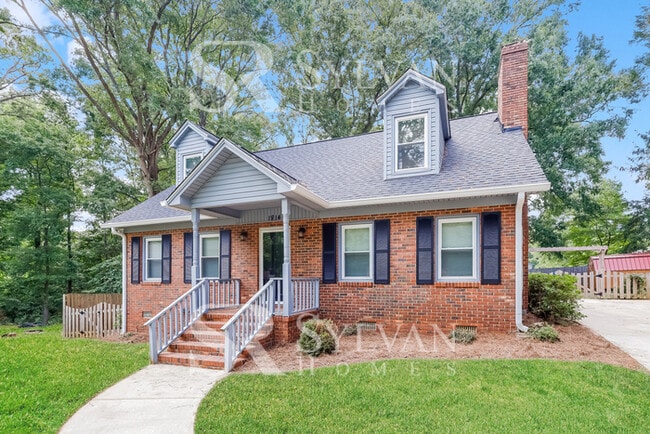 Foto del edificio - The living is easy in this 4 bedroom, 2 bathroom home