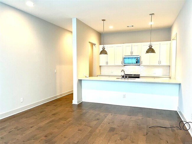 Foto del edificio - 4924 Upper James St