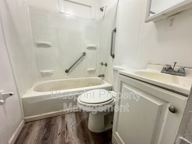 Foto del edificio - 3729 Pine Ave SW