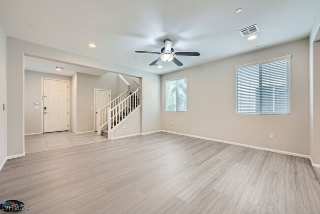 Building Photo - 9538 HollyDale Ct