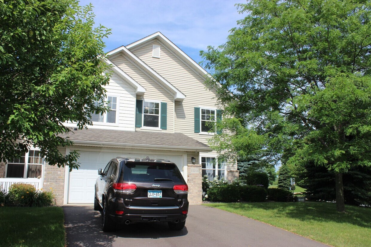 11214 204th St W, Lakeville, MN 55044 Townhome Rentals in Lakeville MN