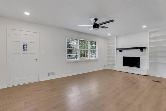 Foto del edificio - 2928 Dover Dr NW