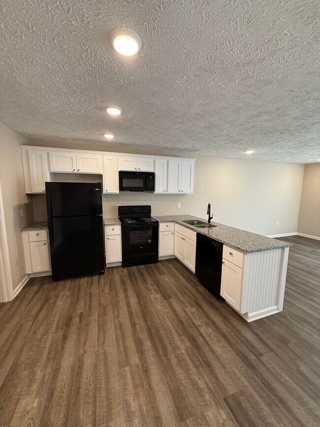 Foto del edificio - Nestled Tri-Plex in the Heart of Greenfield, TN