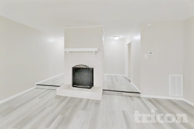 Building Photo - 3815 Regency Dr