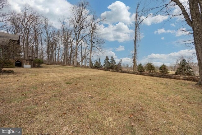 Foto del edificio - 1104 Tinker Hill Ln