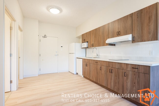 Building Photo - Senior Living in The Edwards - 1 Bedroom, Pet Friendly