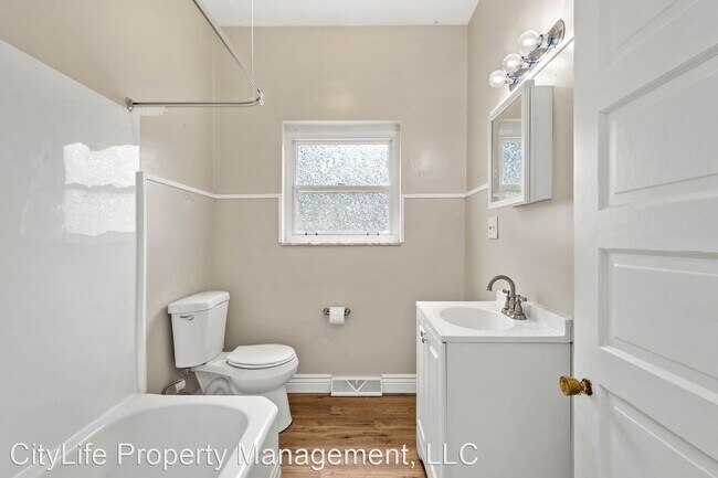 Foto del edificio - 3 br, 2 bath House - 447 Elm Road