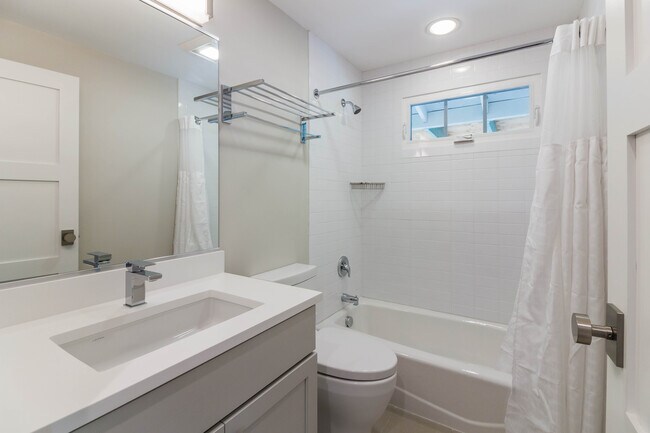Building Photo - 121 N 46th Ave