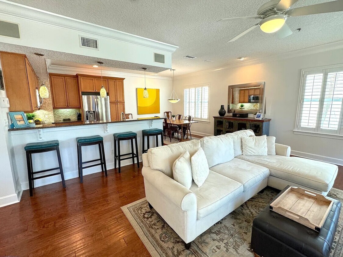Foto principal - 214 6th Ave S