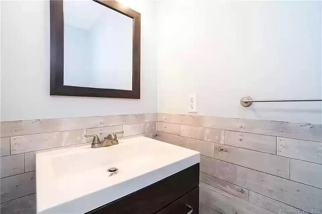 Building Photo - 7 Staunton Ct