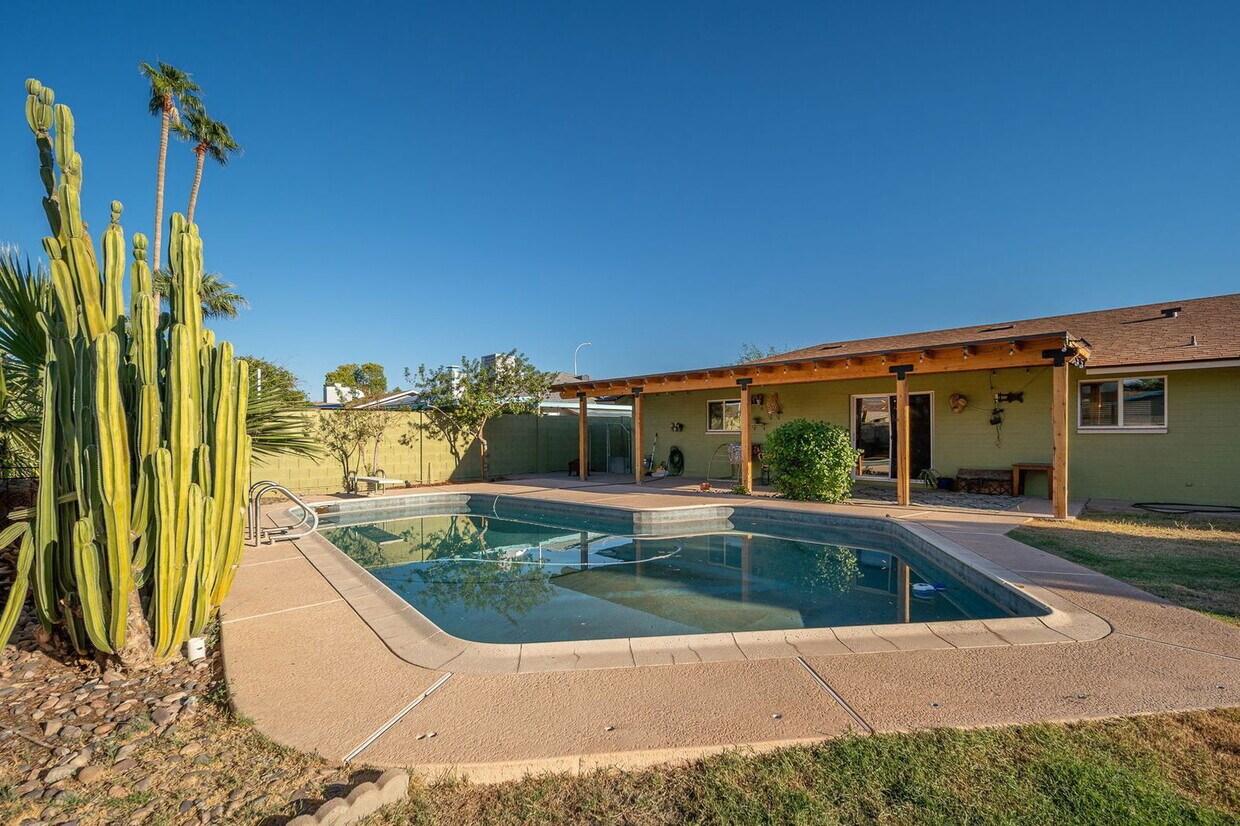 Foto principal - 456 W Jasper Dr