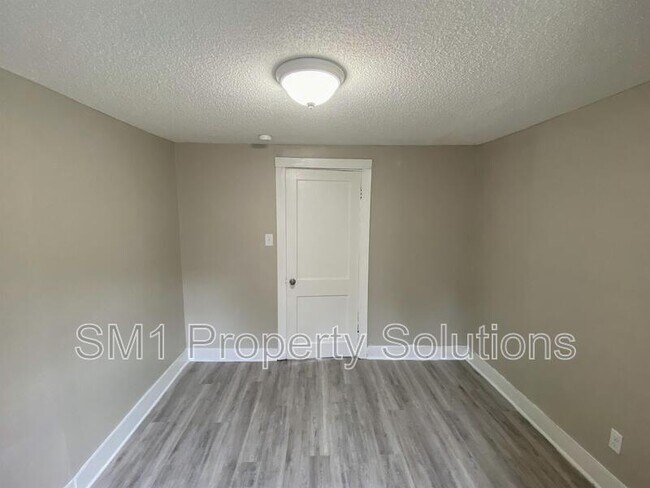 Foto del edificio - 915 Willow Rd