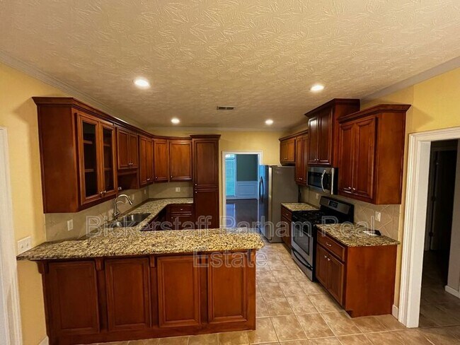 Building Photo - 6493 Woodbriar Ln
