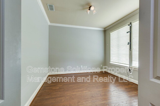 Foto del edificio - 301 Pennystone Cir