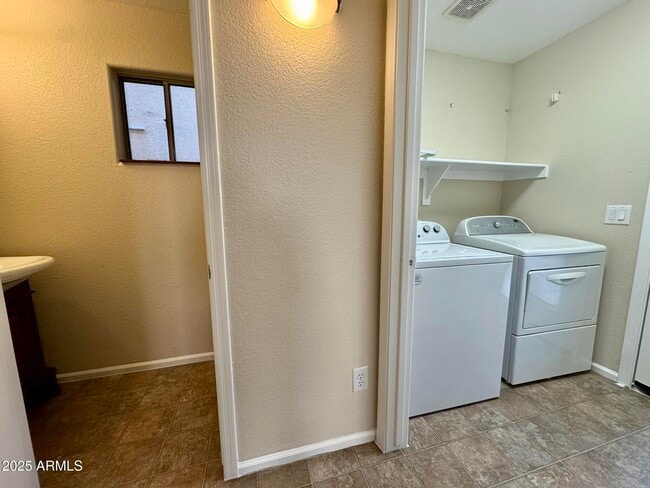 Building Photo - 2344 W White Feather Ln