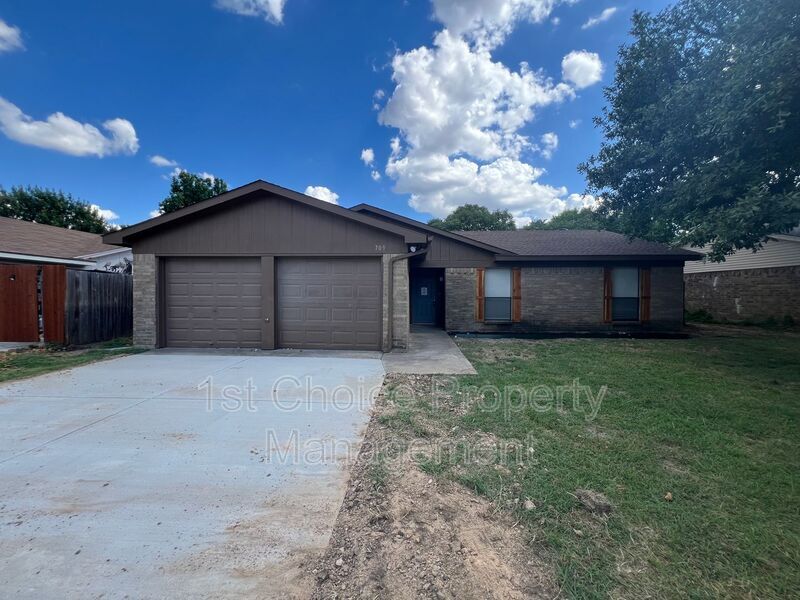 Primary Photo - 709 Fair Meadows Dr