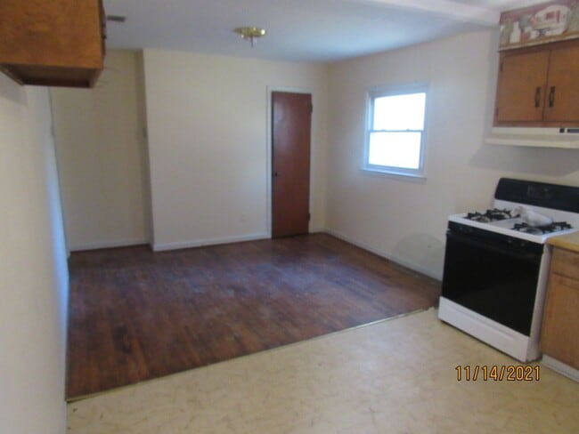 Building Photo - Nice Cozy 2 bedroom 1 bath Home.