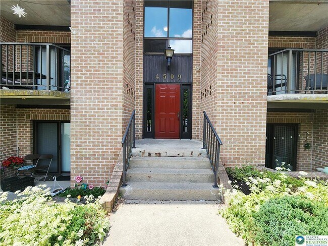 Foto del edificio - 4509 N Hedgerow Dr