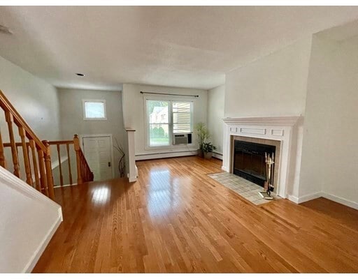 Foto del edificio - 82 Camelot Dr