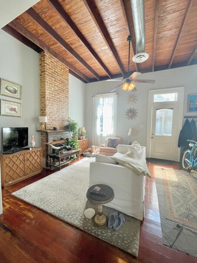 Living Room - 3041-A Royal St