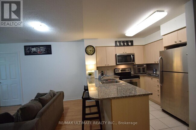 Building Photo - 30 Grand Trunk Crescent