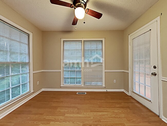 Foto del edificio - 5333 Muirwood Pl