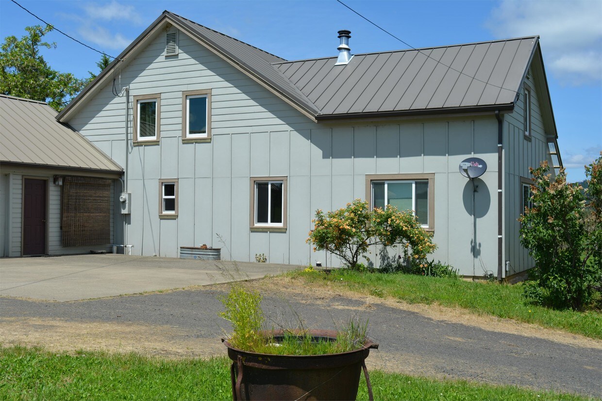 Primary Photo - 1099 Elkhead Rd