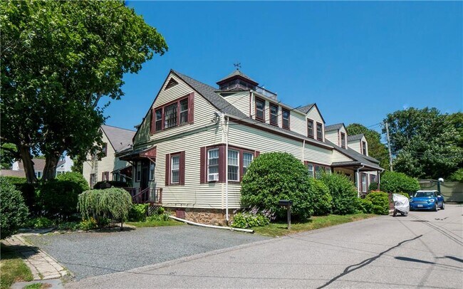 Building Photo - 167 Coggeshall Ave