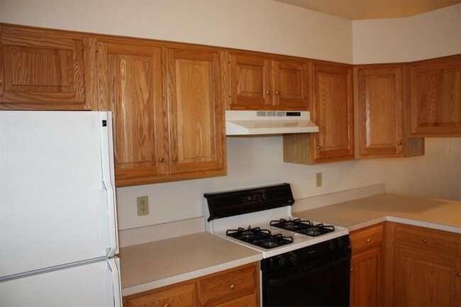 Building Photo - 2081 Shady Oak Dr