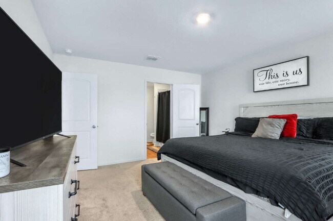 Building Photo - Charming 3-Bedroom Retreat with 2 Full Bat...