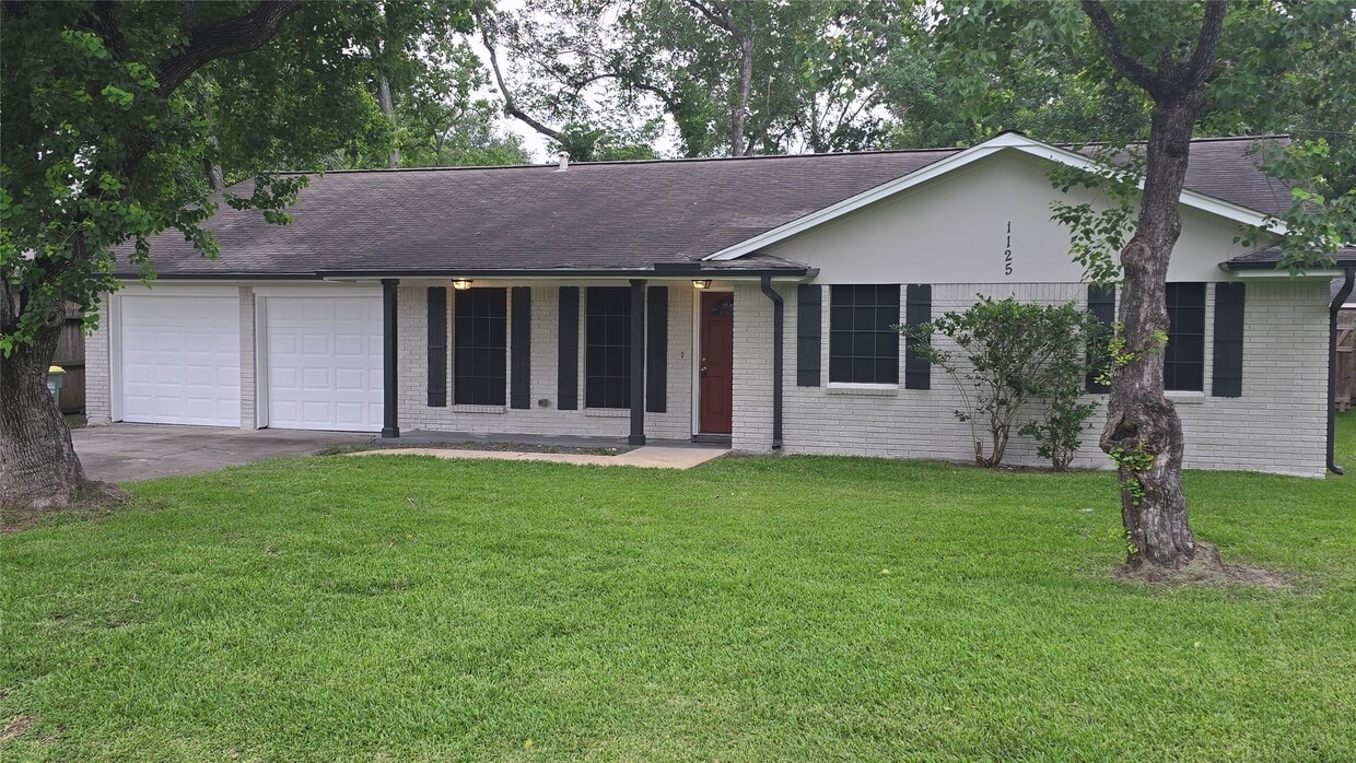 Primary Photo - 1125 Robert St