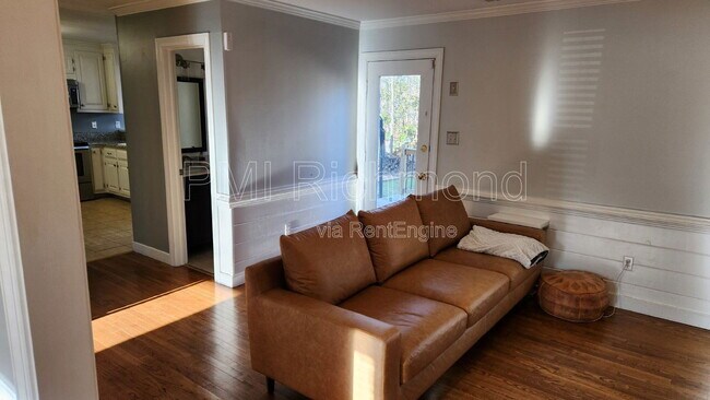 Foto del edificio - 2018 Cambridge Dr