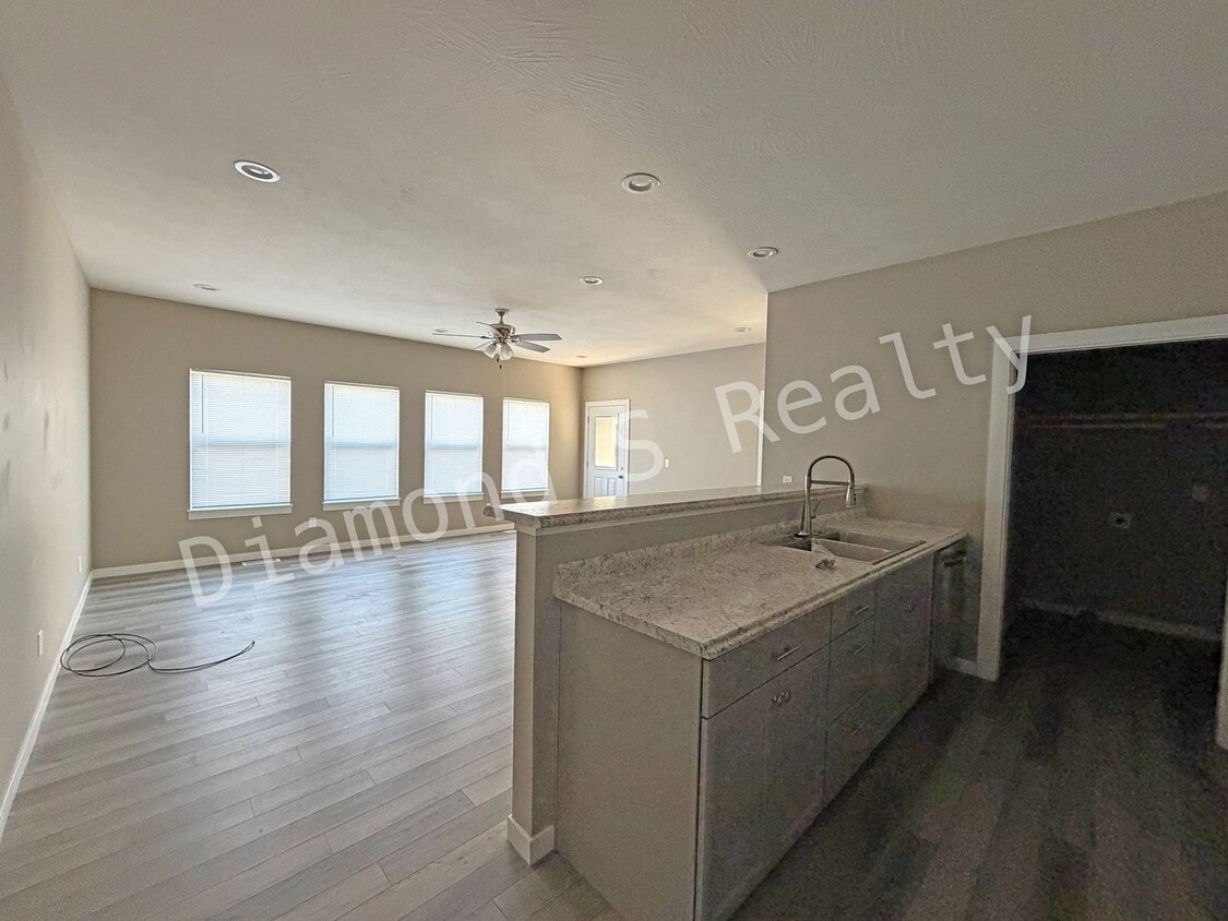 Foto del edificio - Georgeous 4 Bedroom Home - Ozark Schools!