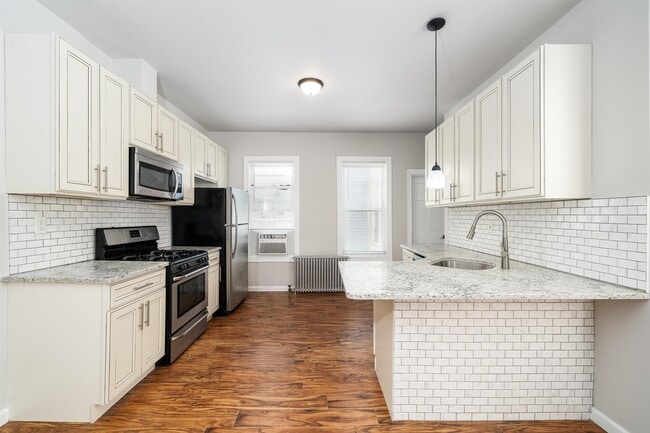 Building Photo - 164 Orient St