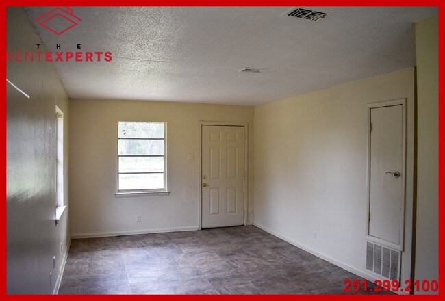 Building Photo - 402 S Price Ave