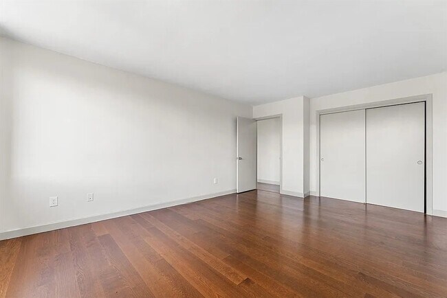 Foto del edificio - 20 Hammond Pond Pkwy