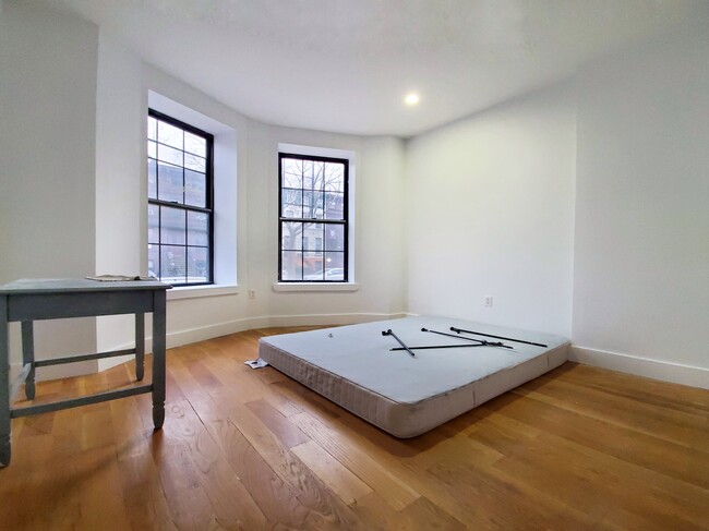 Building Photo - 277 Halsey St
