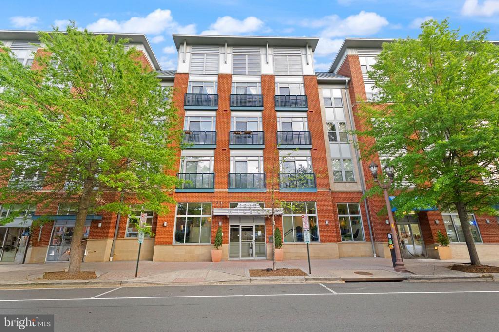 Foto principal - 1800 Wilson Blvd