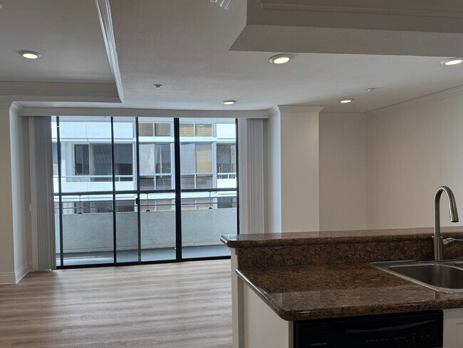 Interior Photo - The Argon Wilshire