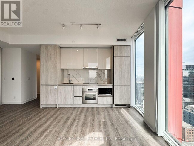 Photo du bâtiment - 180 Front St E