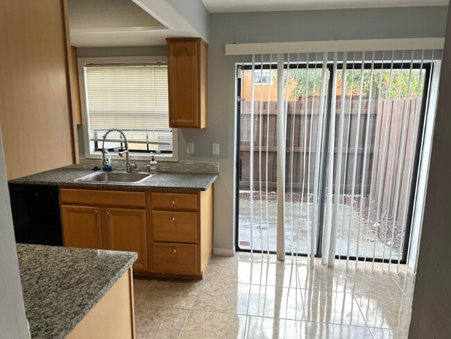 Foto del edificio - 7404 Woodburn Ct