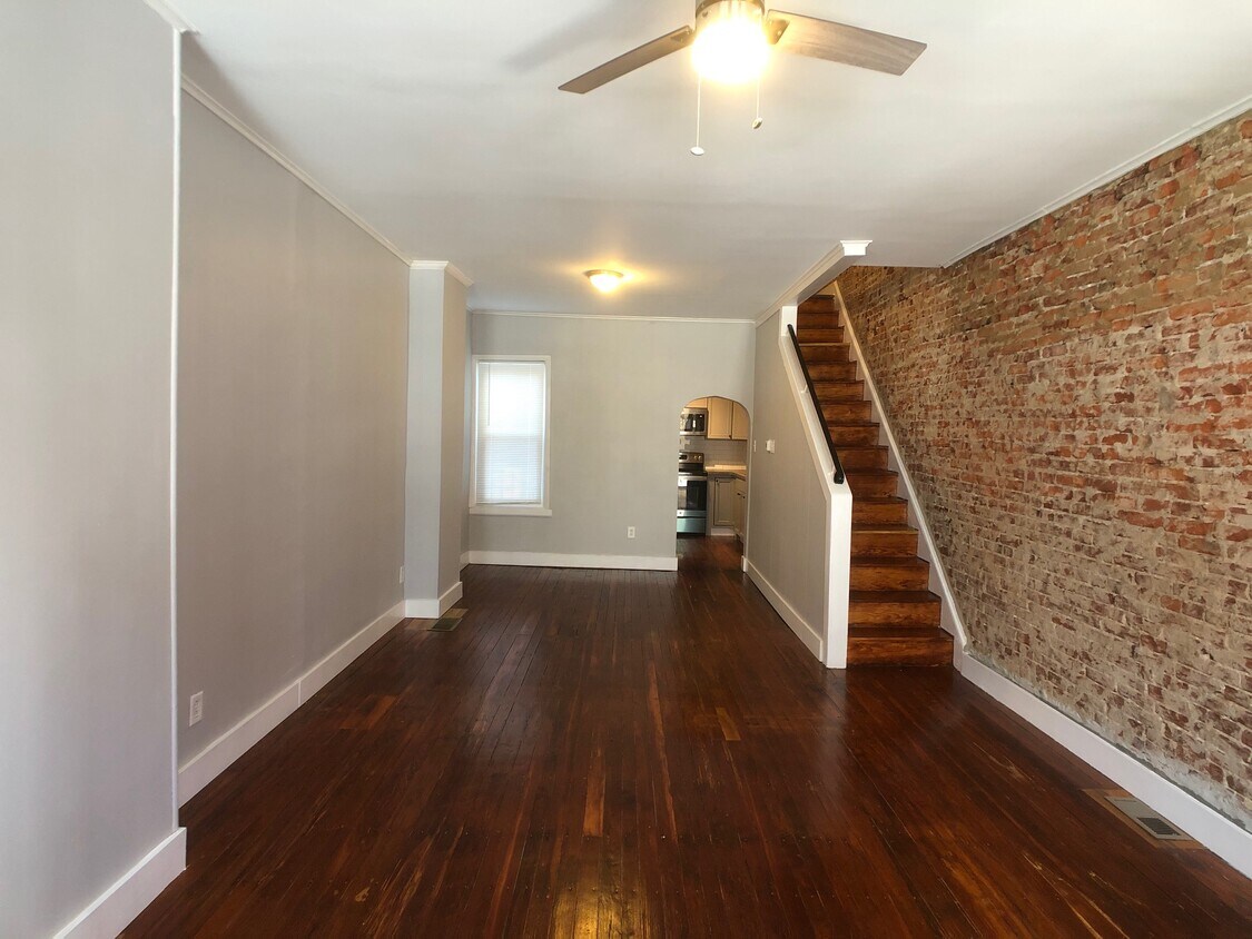 Primary Photo - 2052 Bellmore Ave