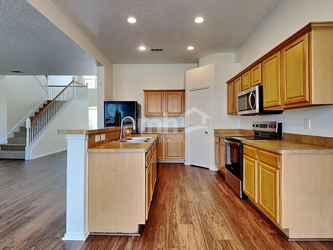 Building Photo - 7701 Longbow Ln