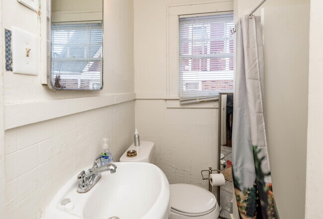 Building Photo - 1603 Hinkson Ave