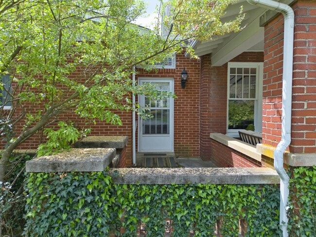 Building Photo - Cozy Apartment in Premium Christiansburg Area