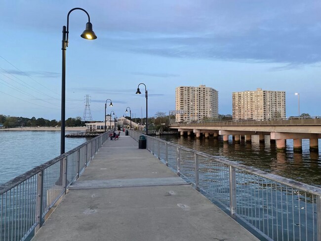 Foto del edificio - 7501 River Rd