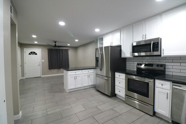 Building Photo - 1 N Naco Way