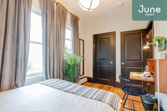 Foto del edificio - Queen room in 4-bed/1.5-bath Home