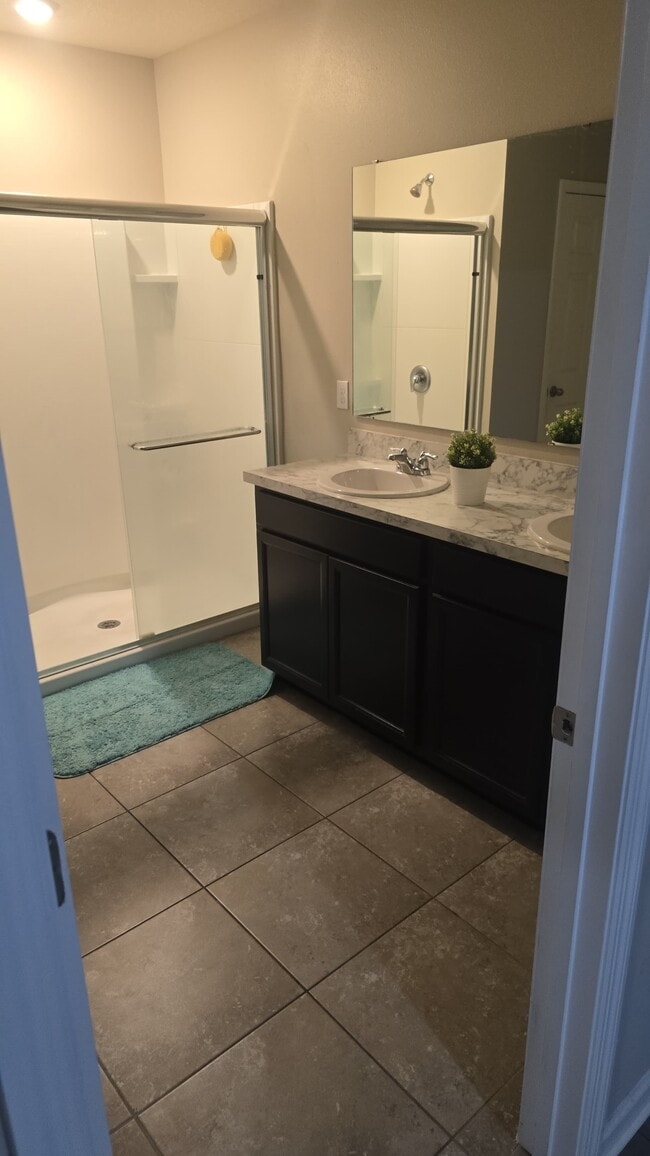 Baño principal - 5309 Fantasy Dr